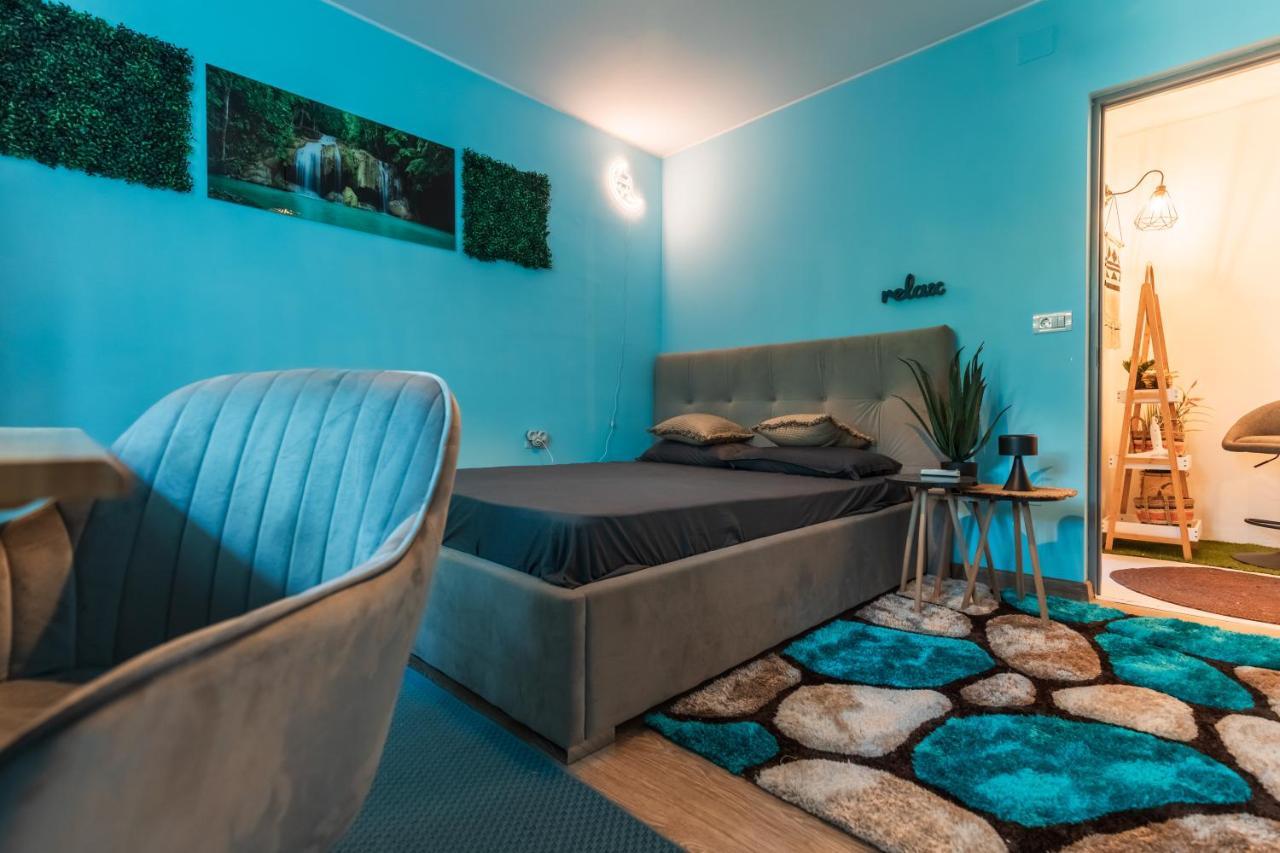 Jungle Apartment 15 Min Walk To Beach & Downtown Köstence Dış mekan fotoğraf