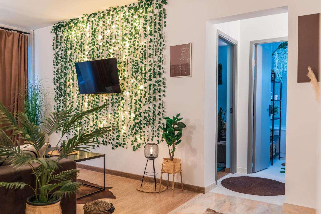 Jungle Apartment 15 Min Walk To Beach & Downtown Köstence Dış mekan fotoğraf