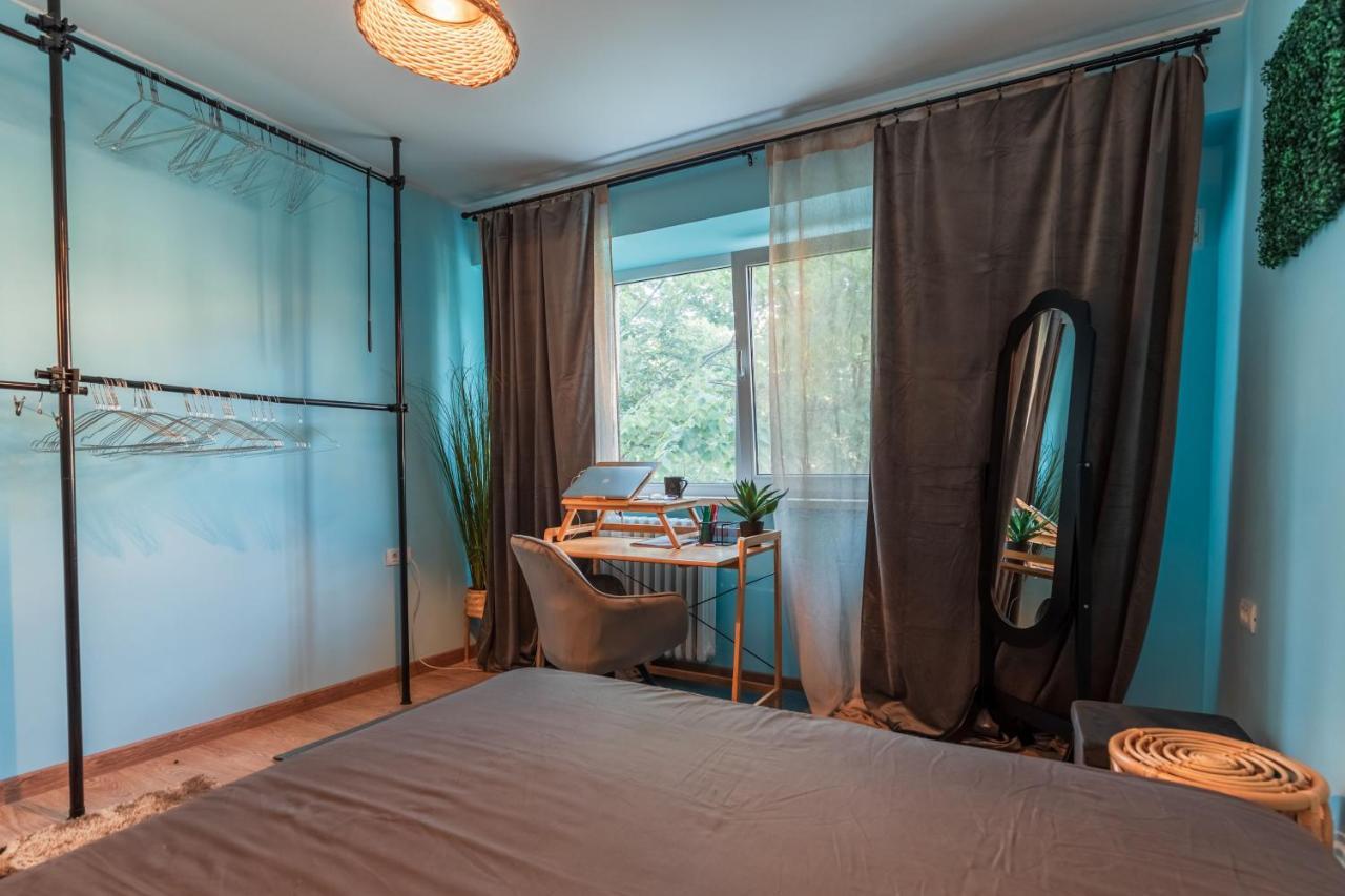 Jungle Apartment 15 Min Walk To Beach & Downtown Köstence Dış mekan fotoğraf