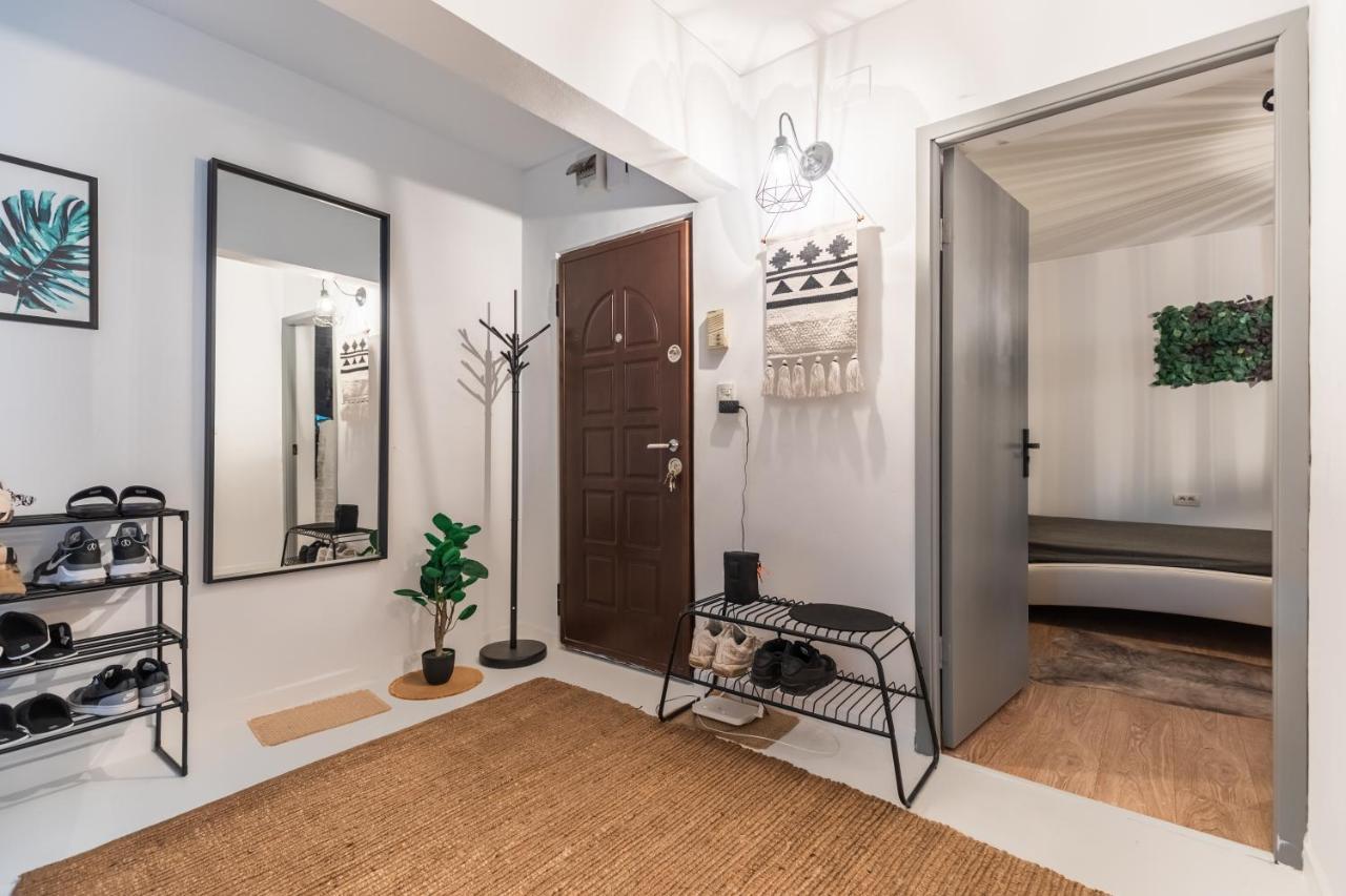 Jungle Apartment 15 Min Walk To Beach & Downtown Köstence Dış mekan fotoğraf