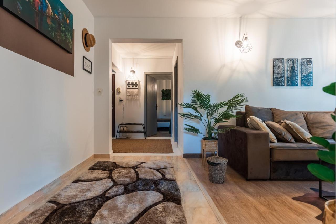 Jungle Apartment 15 Min Walk To Beach & Downtown Köstence Dış mekan fotoğraf